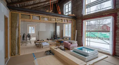 Totalrenovering av eldre trehus under oppussing